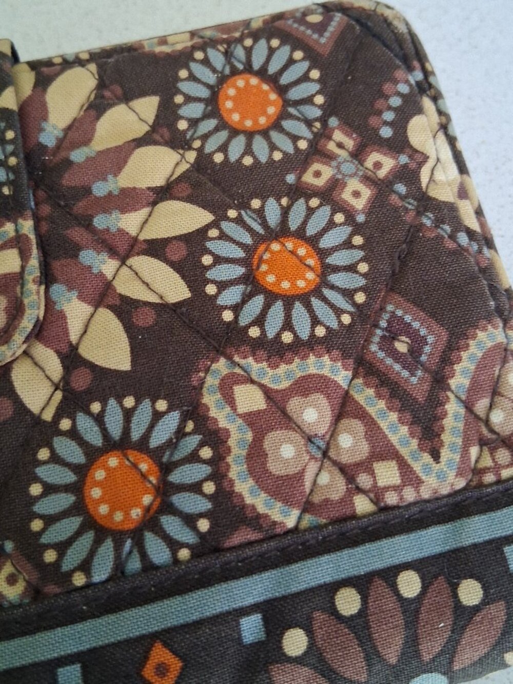 Vera Bradley Turn-lock & Zip-Around Wallet in Canyon "Retired" Pattern - Picture 10 of 13